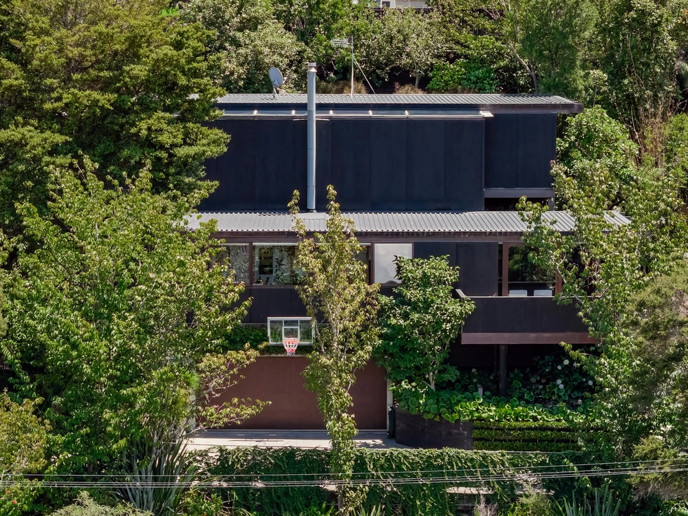 Photos of 16 Leys Crescent