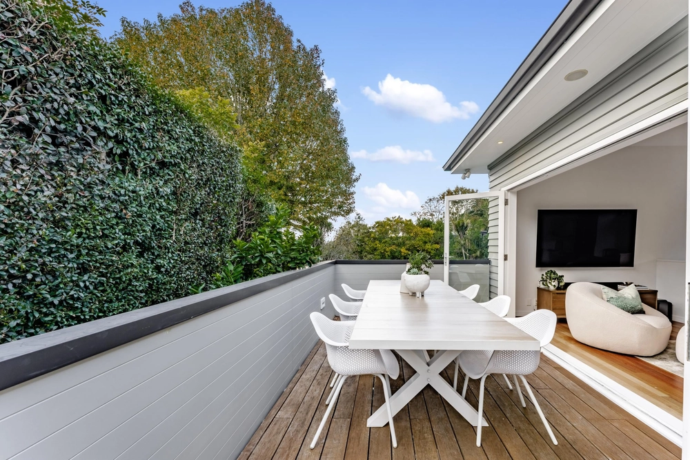 Photos of 12 Woodley Avenue