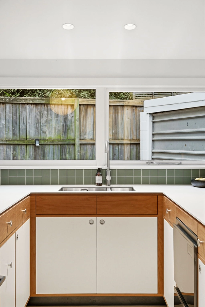 Photos of 21 Gunns Crescent