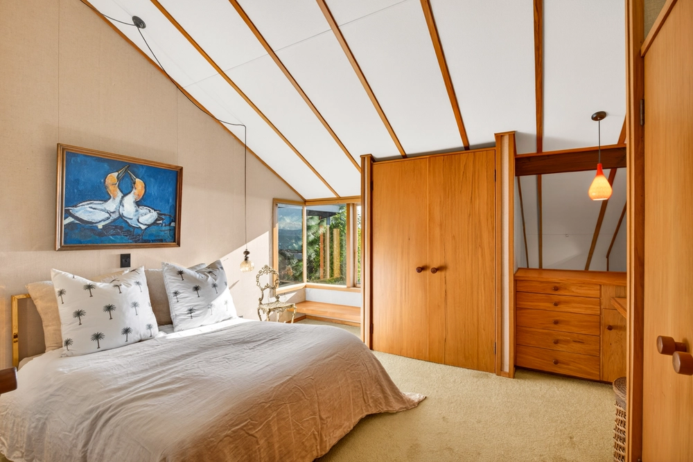 Photos of 122A Chaucer Road North