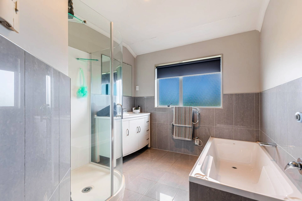 Photos of 79a wharf road te