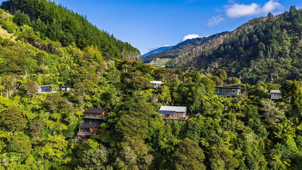Photos of 1679 Kenepuru Road