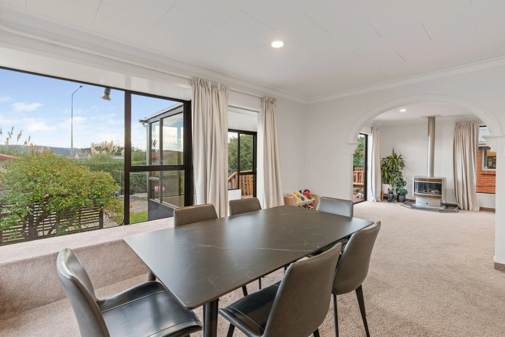 Photos of 47 Kinmont Crescent