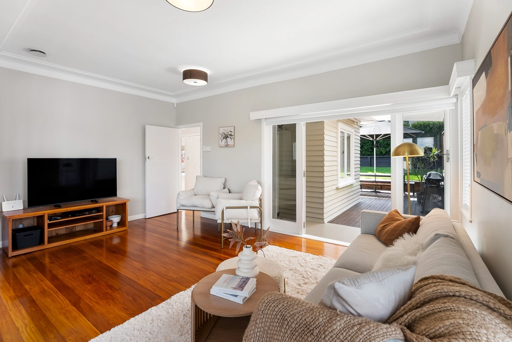 Photos of 19 Riddell Road