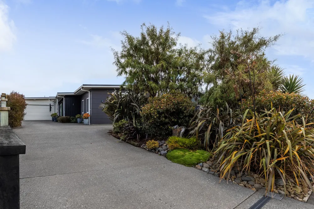 Photos of 39 Waipunahau Road