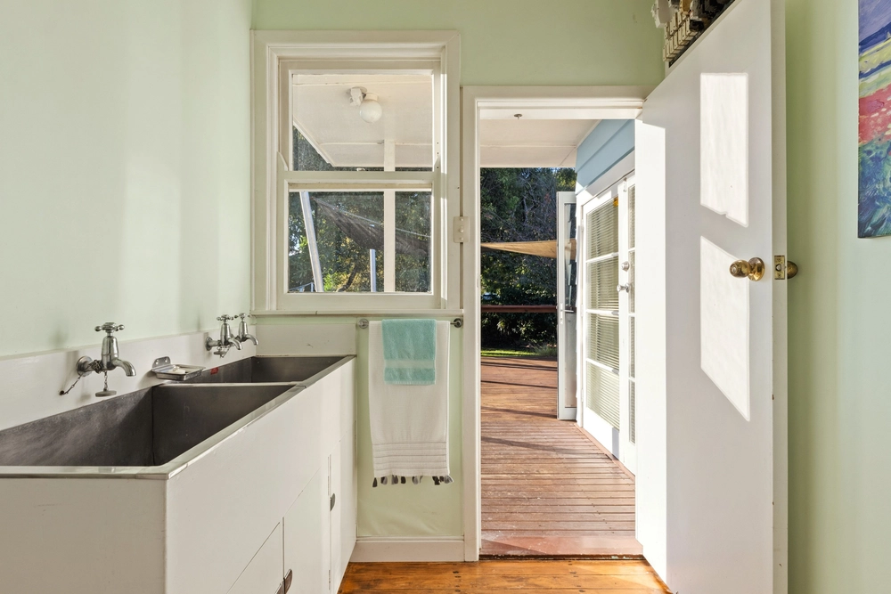 Photos of 541 Childers Road