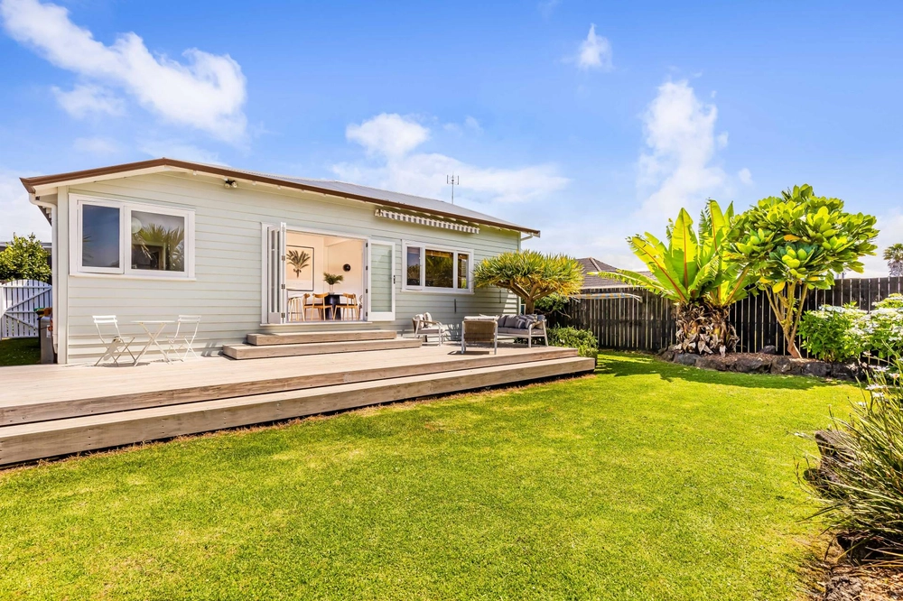 Photos of 1/5 kotuku street te