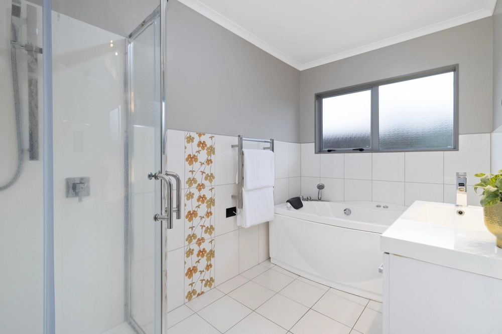 Photos of 54A George Crescent