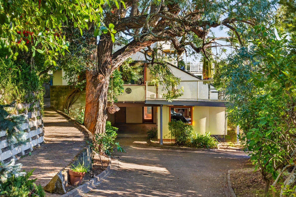 Photos of 122A Chaucer Road North