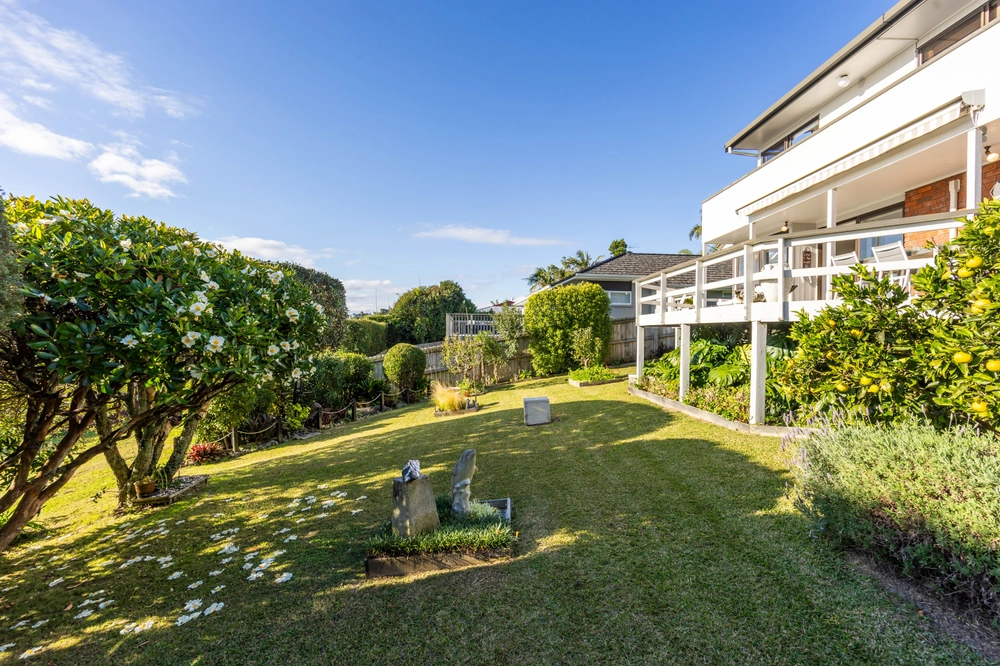 Photos of 952B Whangaparaoa Road