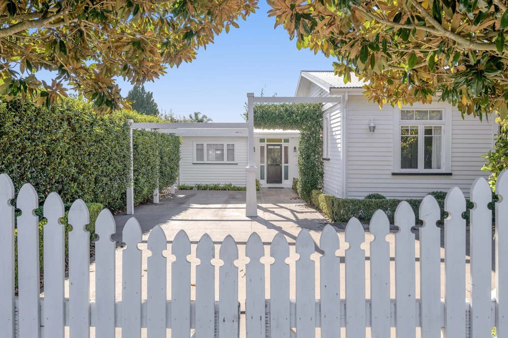 Photos of 9 Fourteenth Avenue