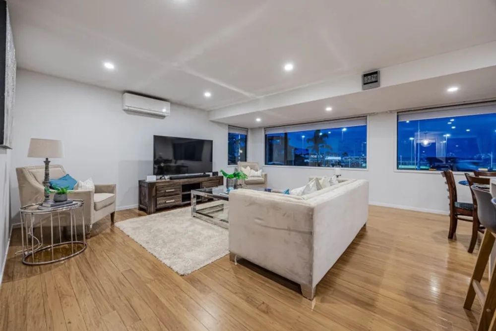Photos of 213 Bucklands Beach Road