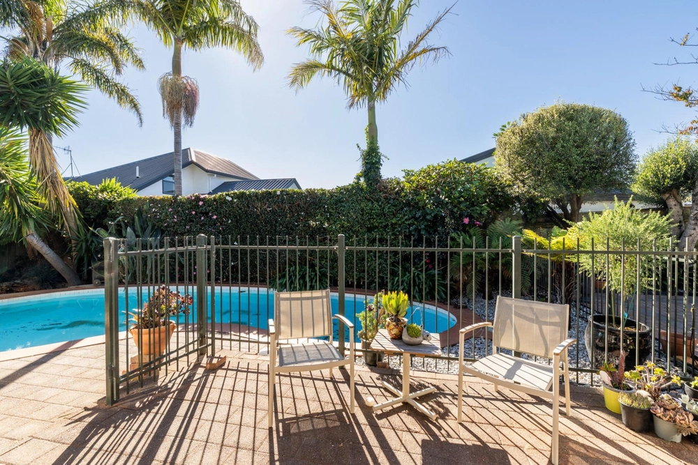 Photos of 19 Kingsgate Avenue