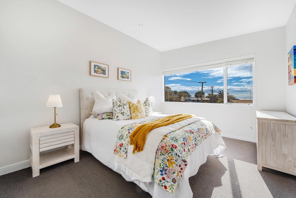 Photos of 33 Luplau Crescent