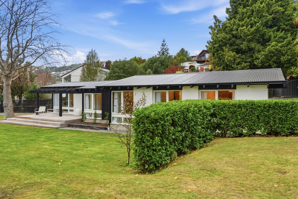 Photos of 21 Gunns Crescent