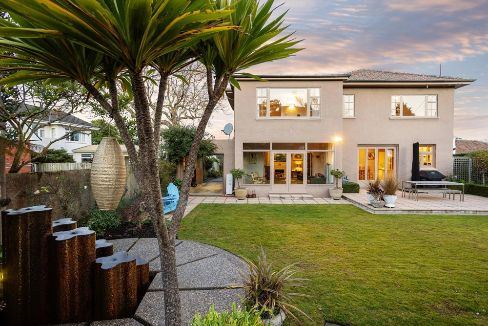 Photos of 8 Neidpath Road