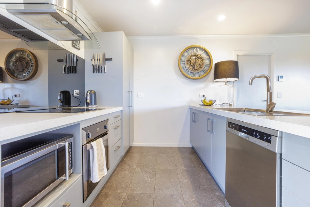 Photos of 992 Te Kawa Road