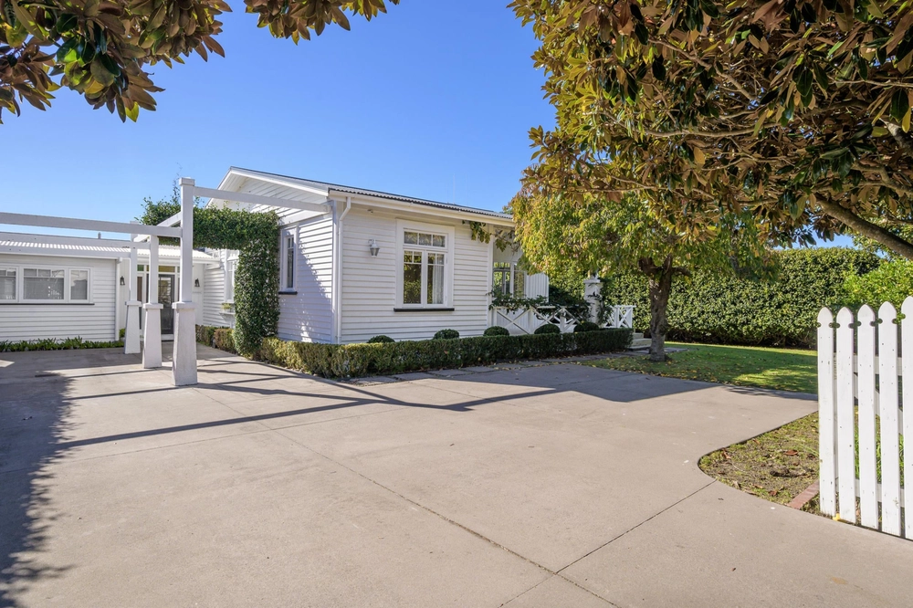 Photos of 9 Fourteenth Avenue