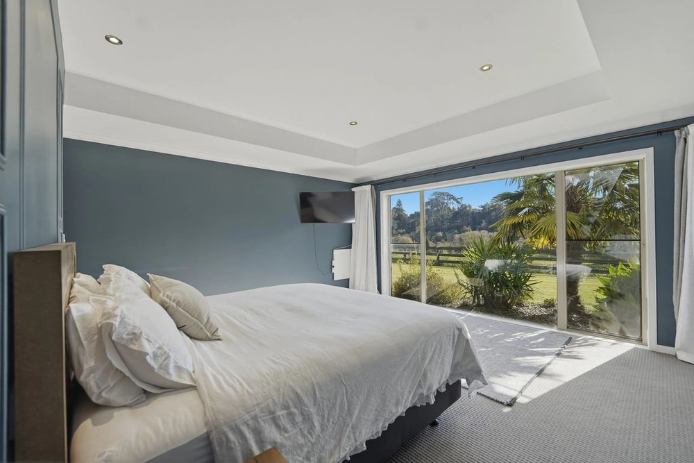 Photos of 19 WAIOROI PLACE