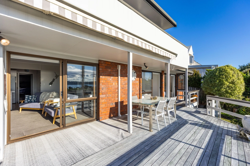 Photos of 952B Whangaparaoa Road