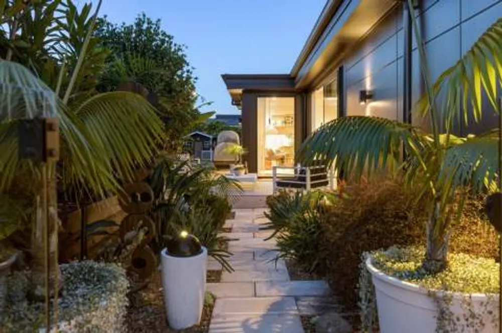 Photos of 33 Montia Close