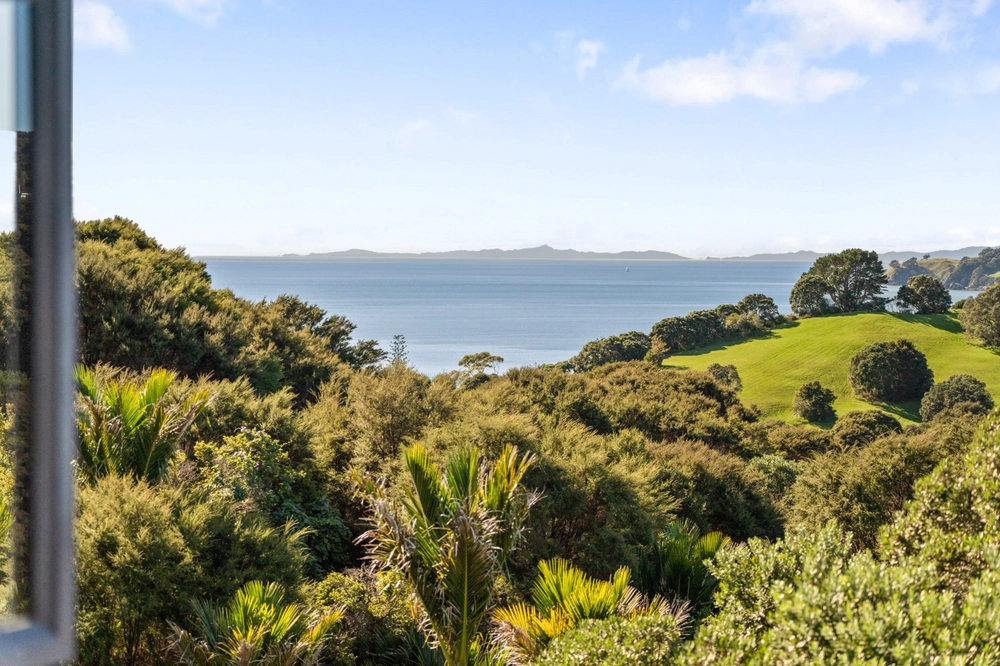 Photos of 31 Marine View Road