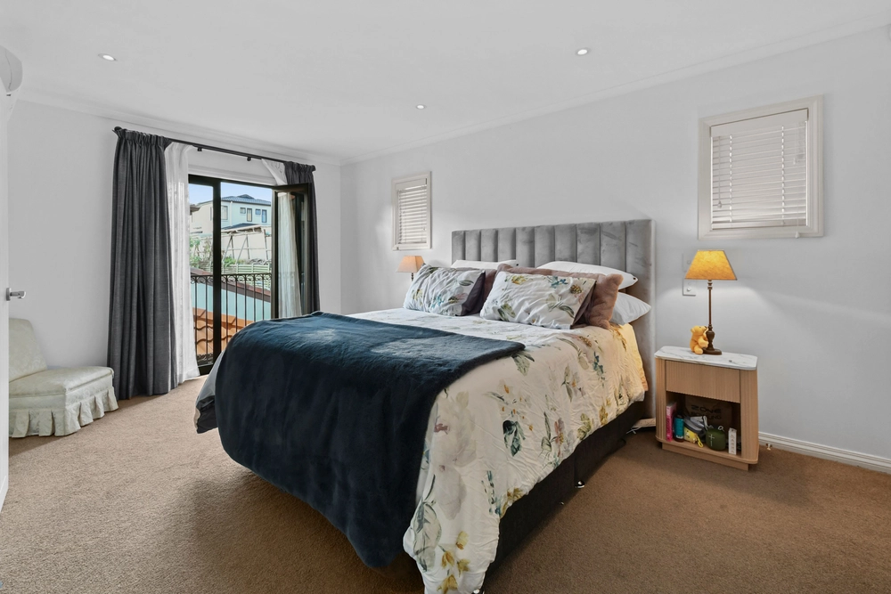 Photos of 25 Bridgefield Crescent