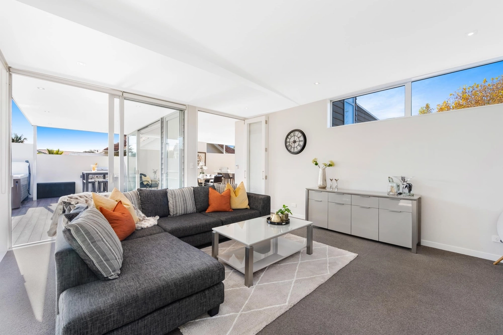 Photos of 33 Luplau Crescent
