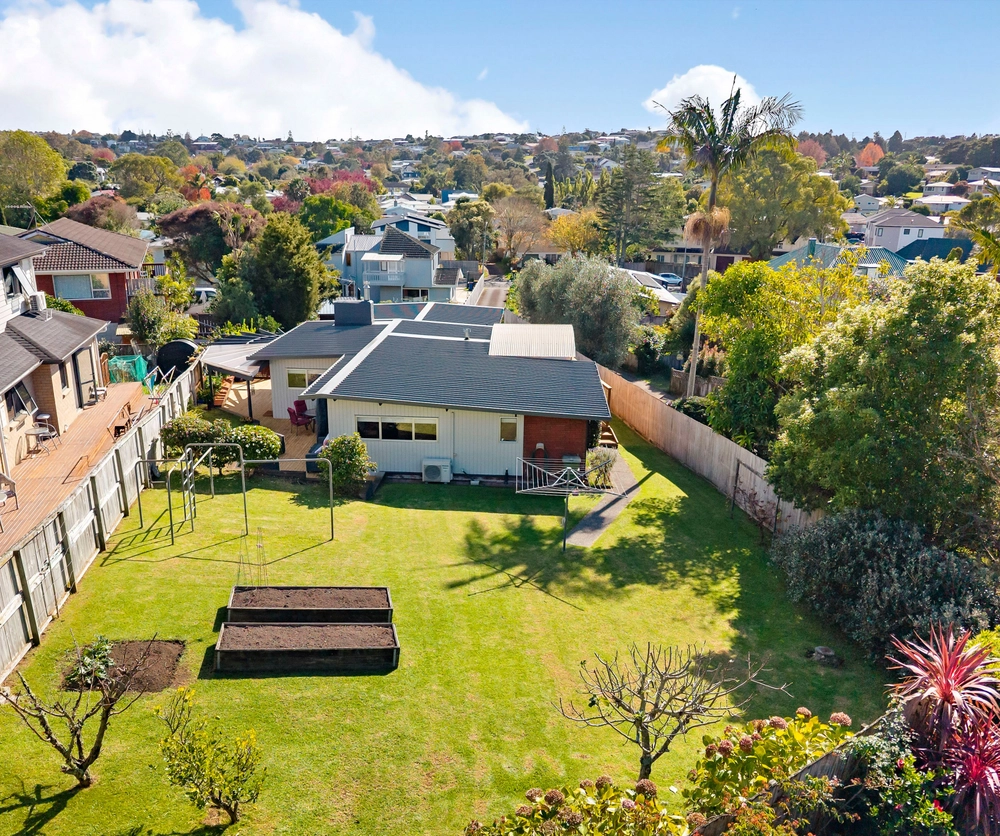 Photos of 18 Uppingham Crescent