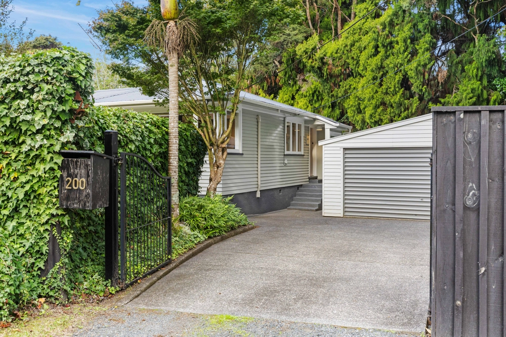 Photos of 200 Woodlands Park Road