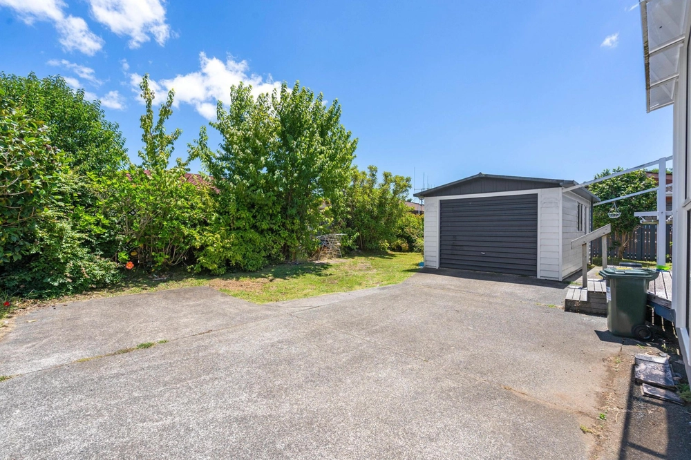 Photos of 24 Lovatt Crescent