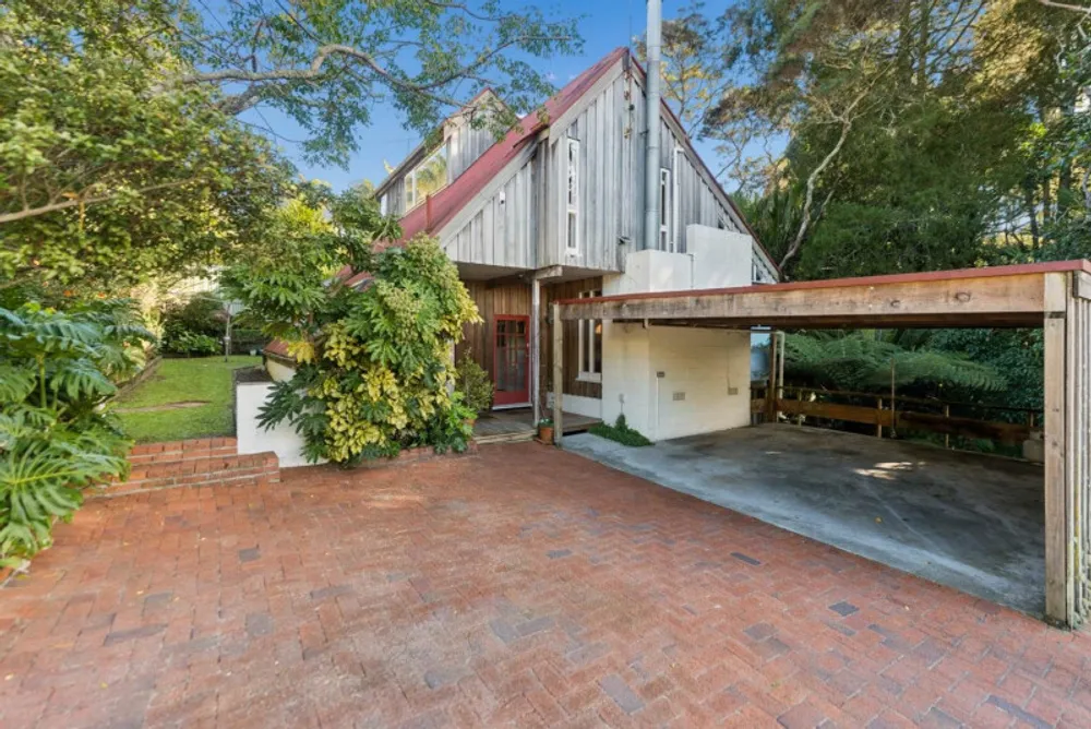 Photos of 26 McDowell Crescent