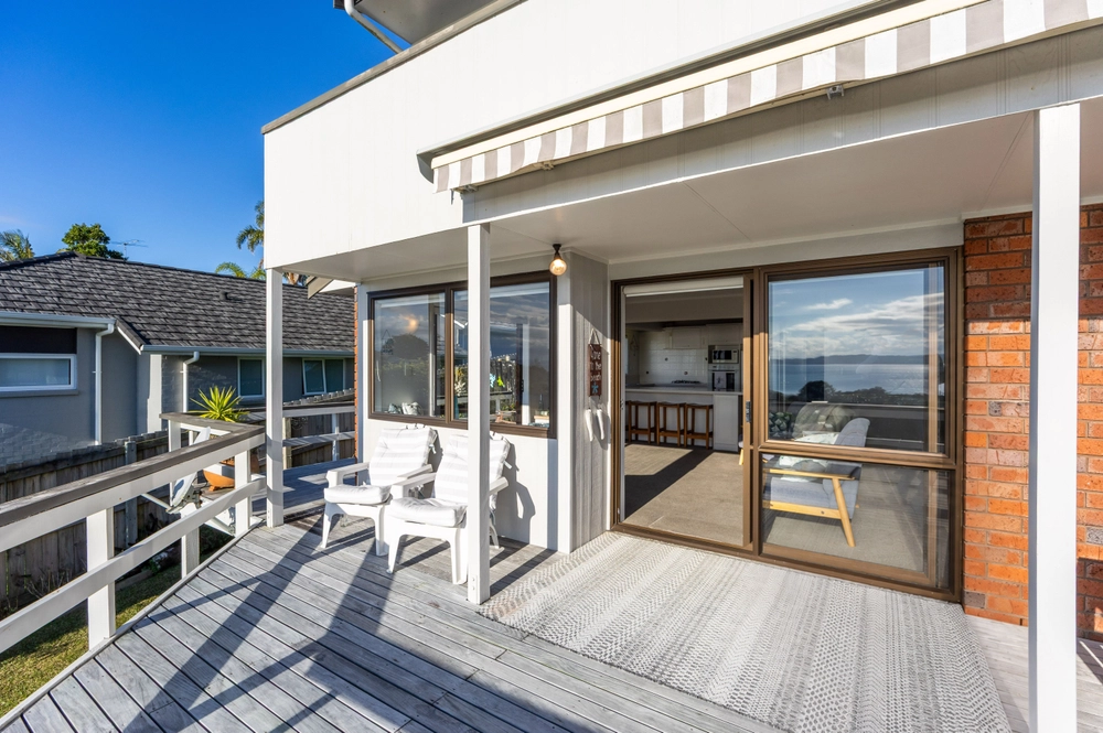 Photos of 952B Whangaparaoa Road