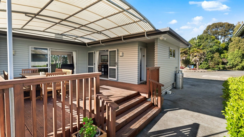 Photos of 1522 Kaiaua Road