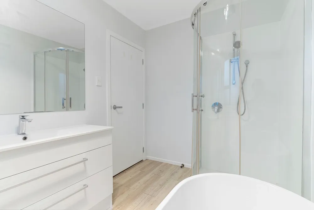 Photos of 9 Pohutukawa Avenue
