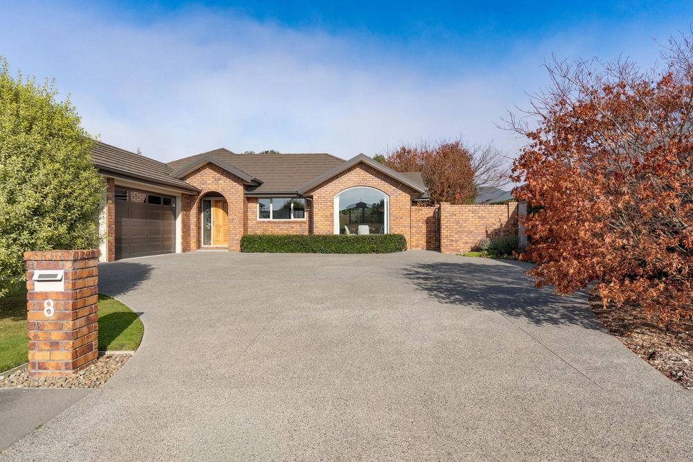 Photos of 8 Saddleback Green