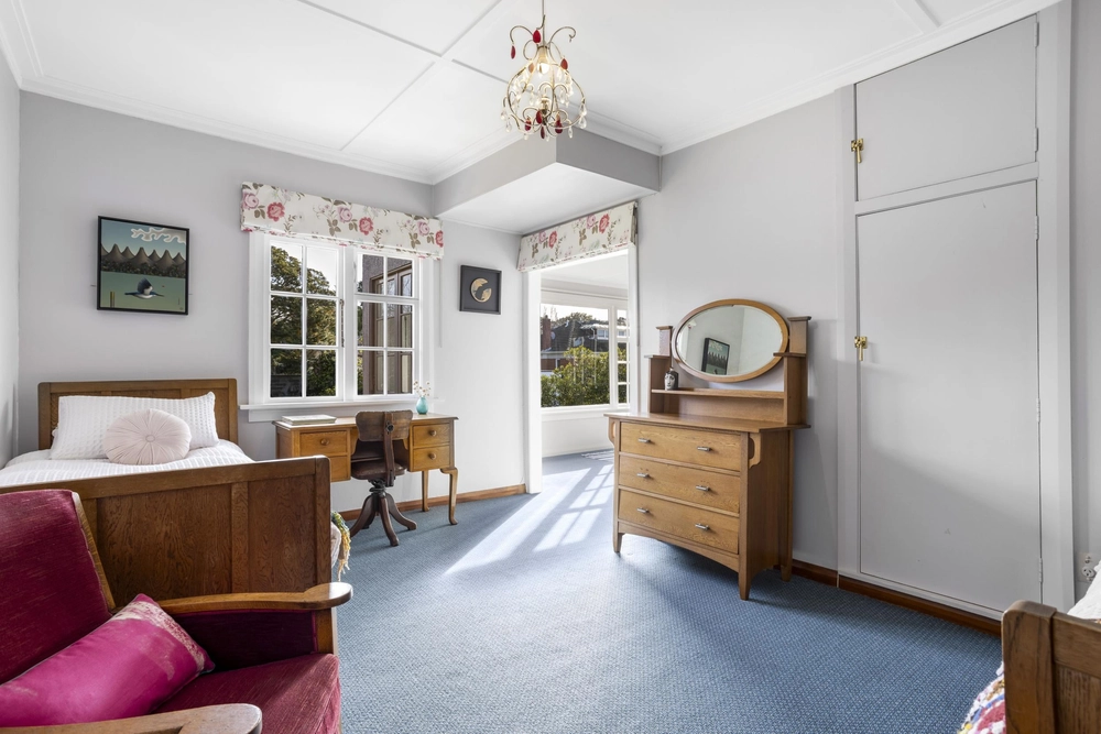 Photos of 8 Neidpath Road