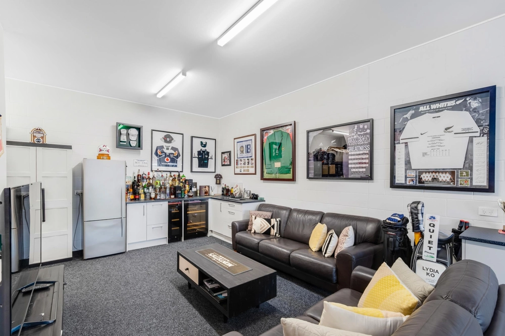 Photos of 33 Luplau Crescent