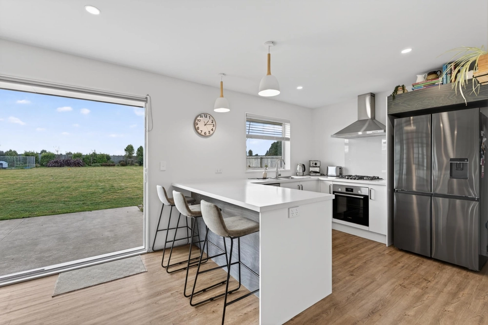 Photos of 54 Graeme Foote Street