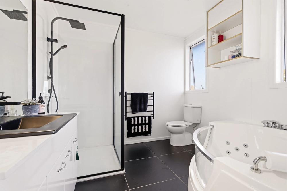 Photos of 42 Ngamotu Road