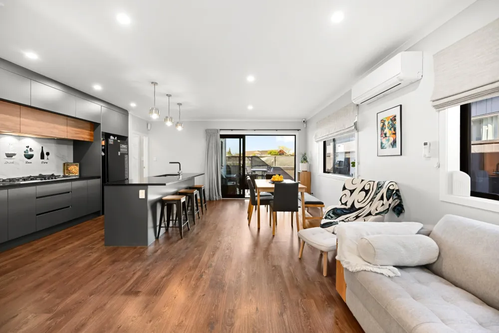 Photos of 9 Earp Crescent