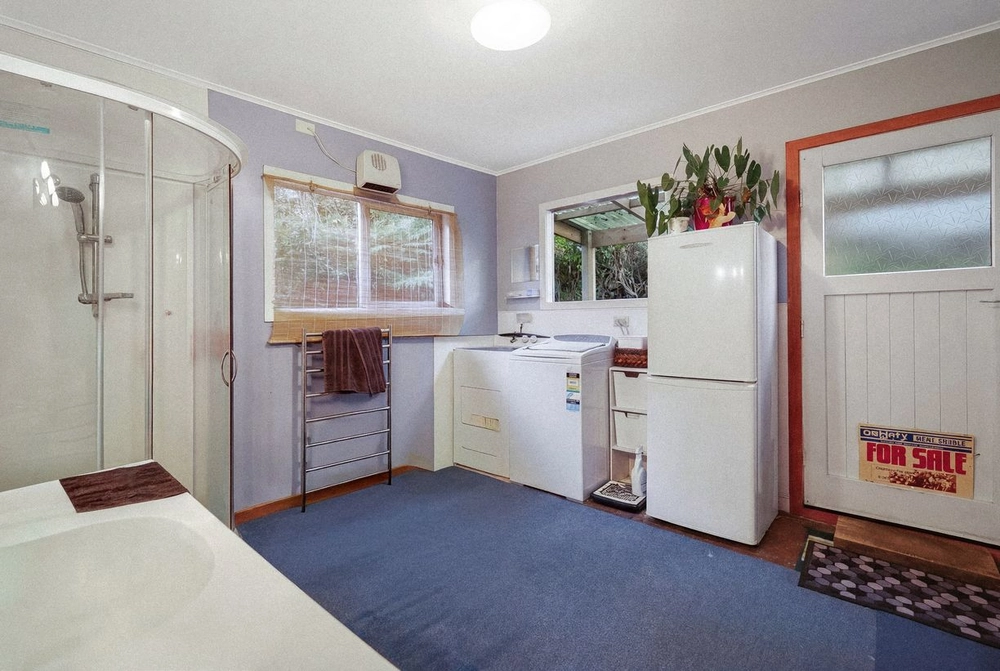 Photos of 642 Thames Coast Road