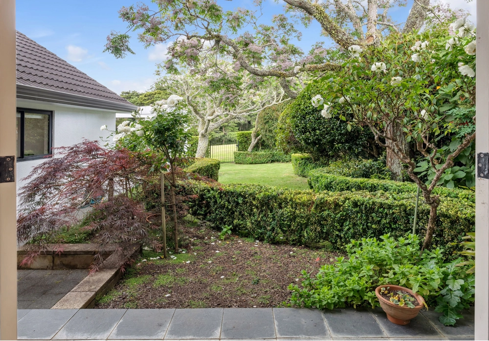 Photos of 16 Peretao Rise