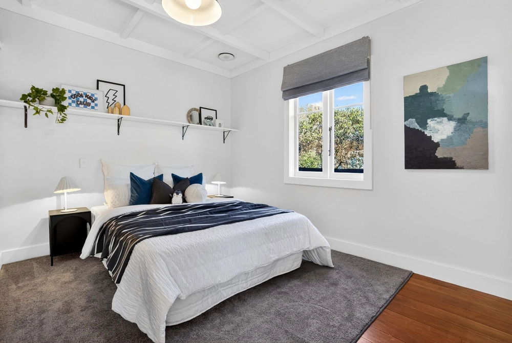 Photos of 9 Woodhouse Road