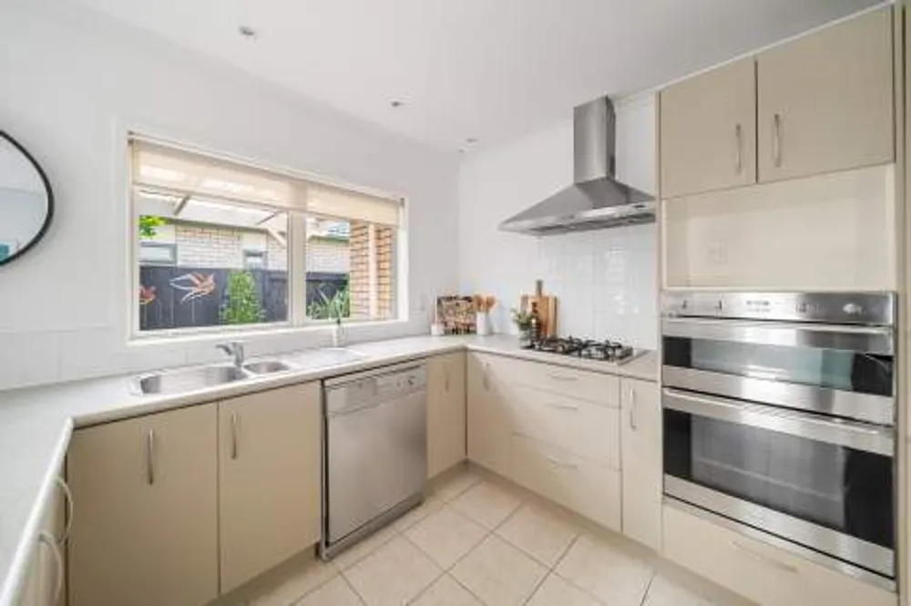 Photos of 657 Gloucester Road