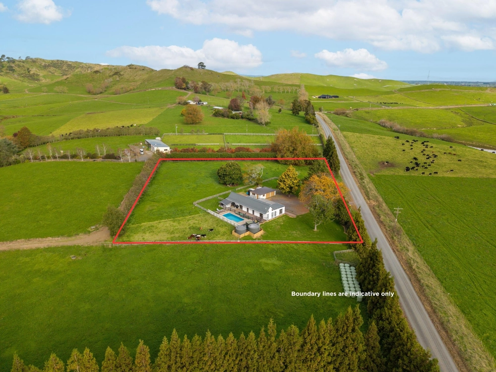 Photos of 216 Manuel Road