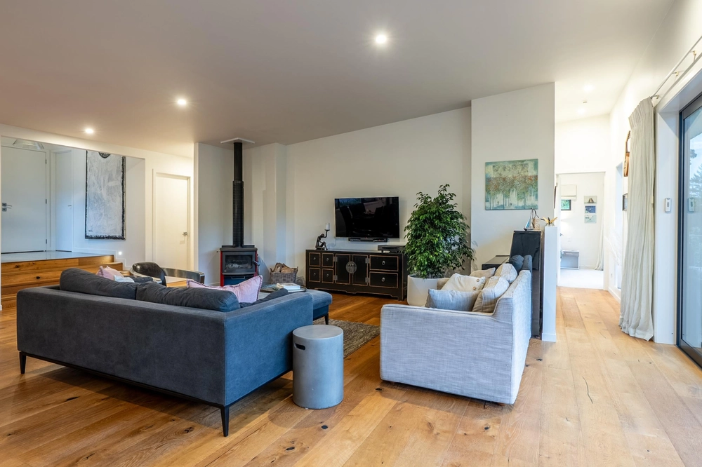 Photos of 533 Pencarrow Road