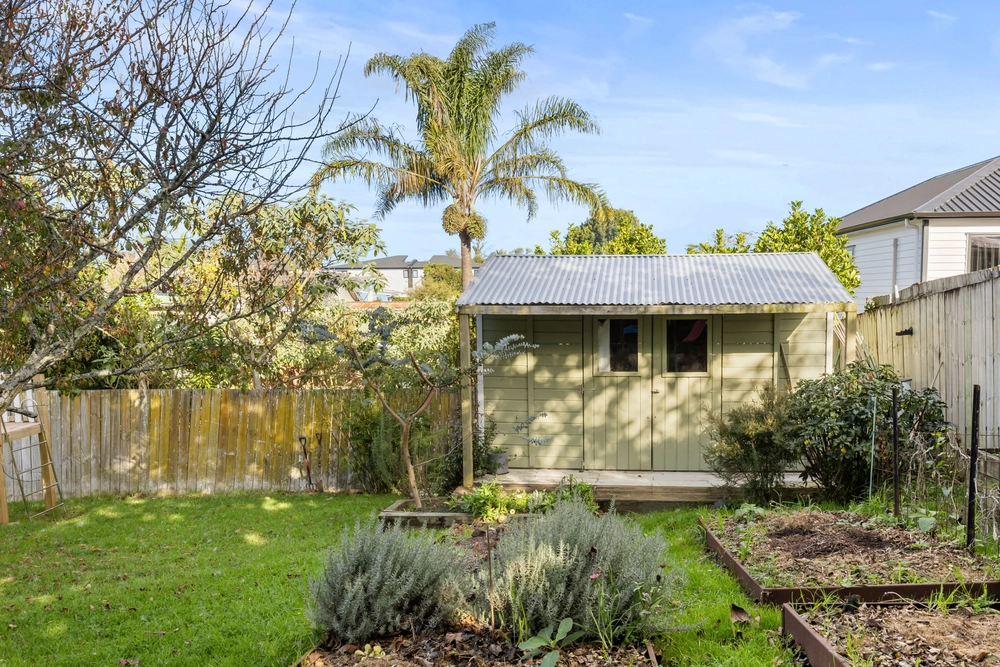 Photos of 17 Tamaki Avenue