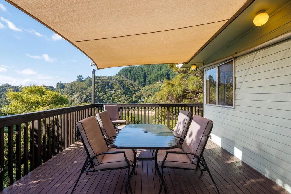 Photos of 1679 Kenepuru Road