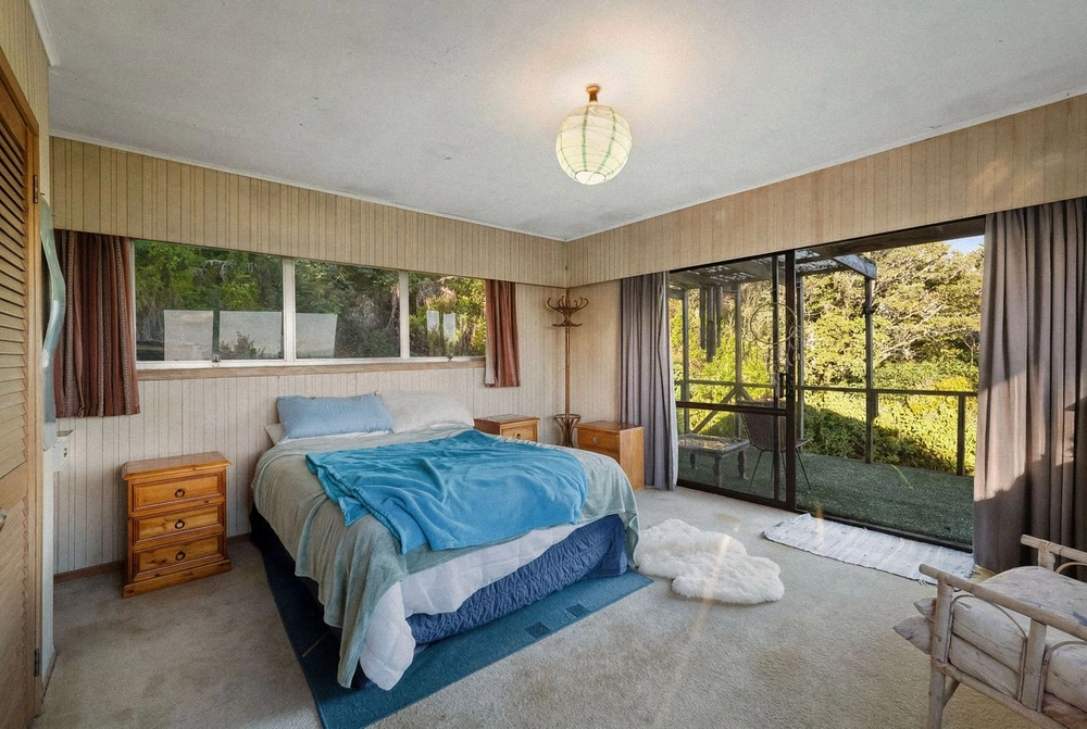 Photos of 642 Thames Coast Road